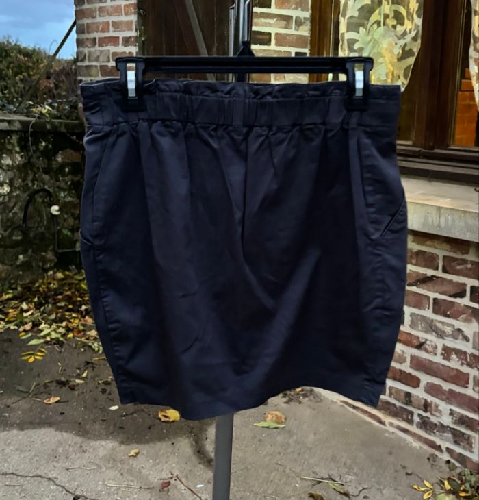 💙 Jupe bleu nuit plissée – Stradivarius – Taille 38 (M) - photo numéro 2