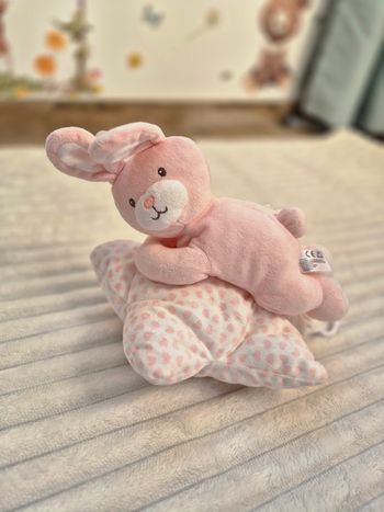 Peluche lapin rose Musical