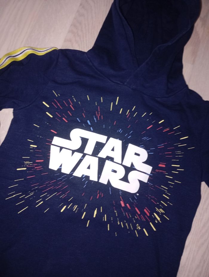 Sweatshirt bleu marine motif Stars Wars
T. 10 ans - photo numéro 2