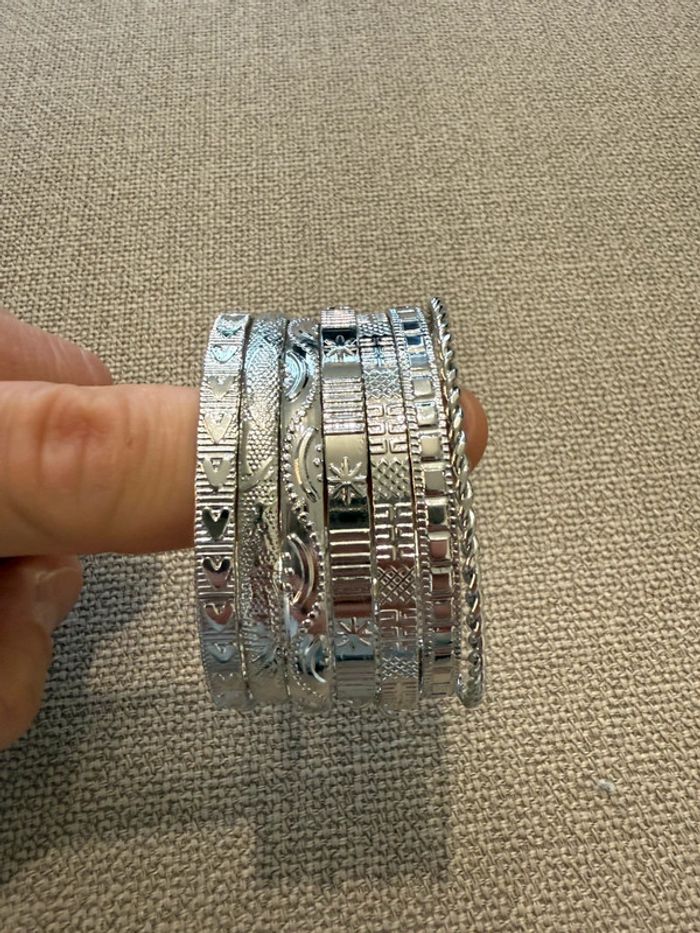 Lot de Bracelets Rigides Argentés Motifs Variés - photo numéro 2