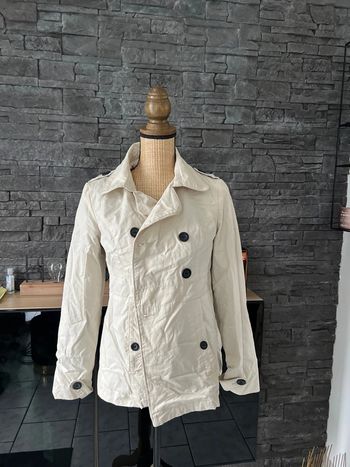 Trench coat court