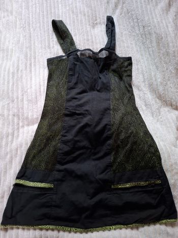 Robe noire et verte