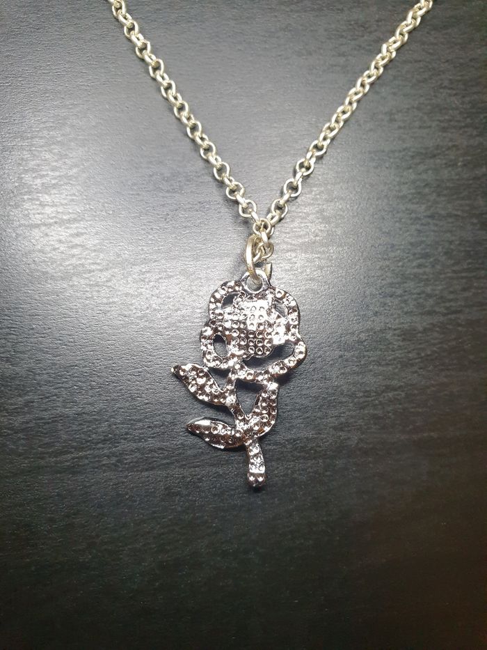 Collier "Fleur" argenté et blanc - photo numéro 2