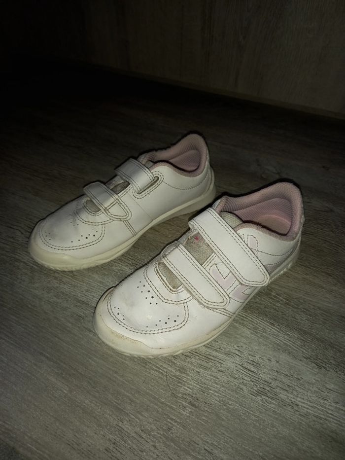 basket blanche à scratch pointure 29