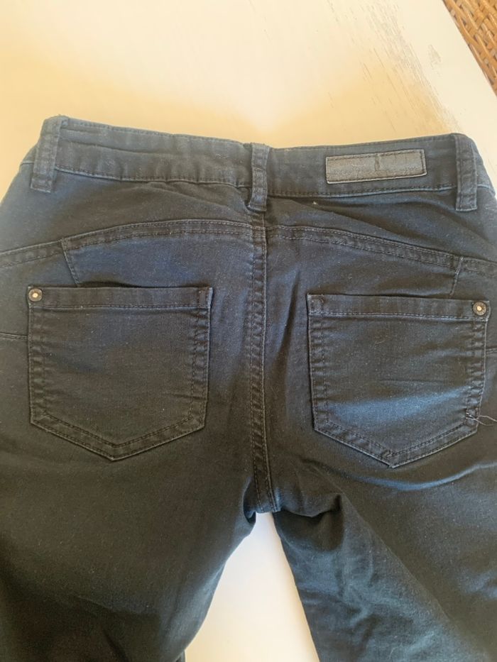 Jean noir - photo numéro 3