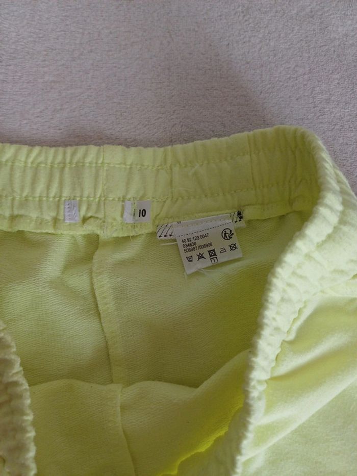 Short jaune 10 ans - photo numéro 2