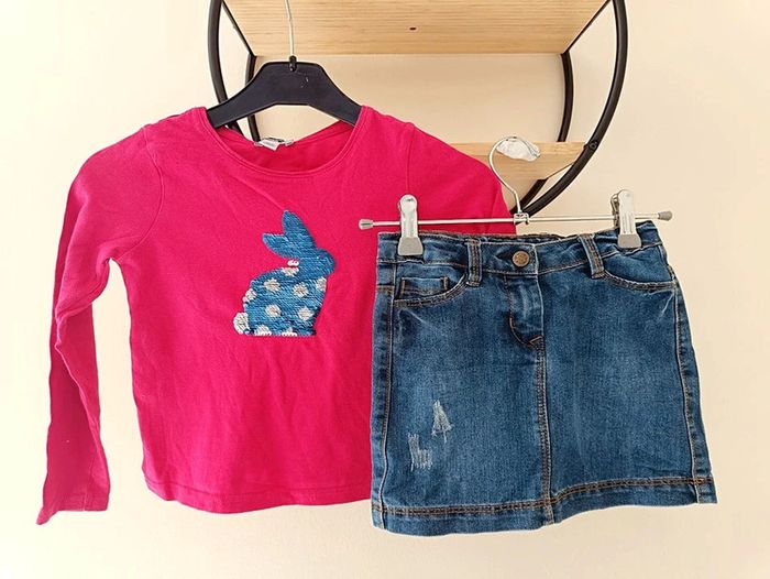 5 ans ensemble teeshirt Okaïdi et jupe tape a l'oeil