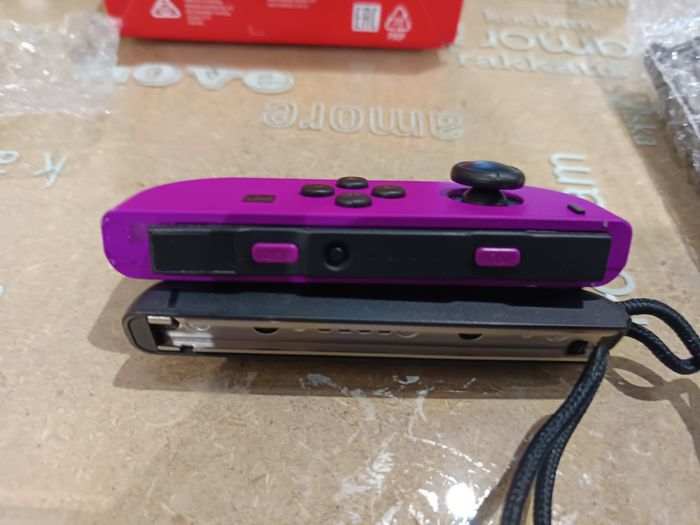 Joycon Nintendo Switch en très bon état - photo numéro 3
