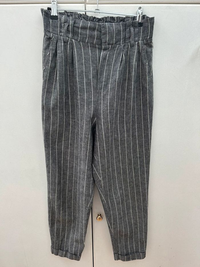 Pantalon en coton et en lin gris à rayures blanches - bershka M