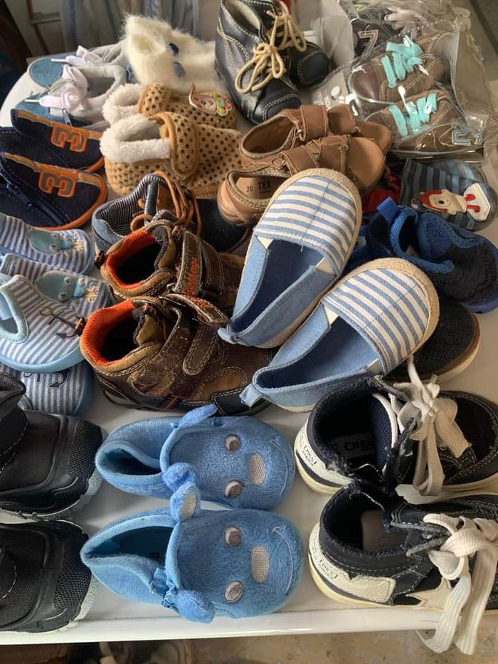 lots de chaussures et vêtements pour enfants - photo numéro 4