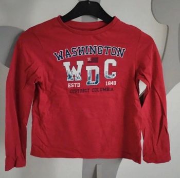 Tee-shirt manches longues rouge imprimé Kiabi taille 8 ans