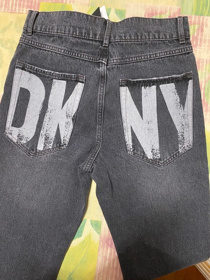 Jean neuf DKNY