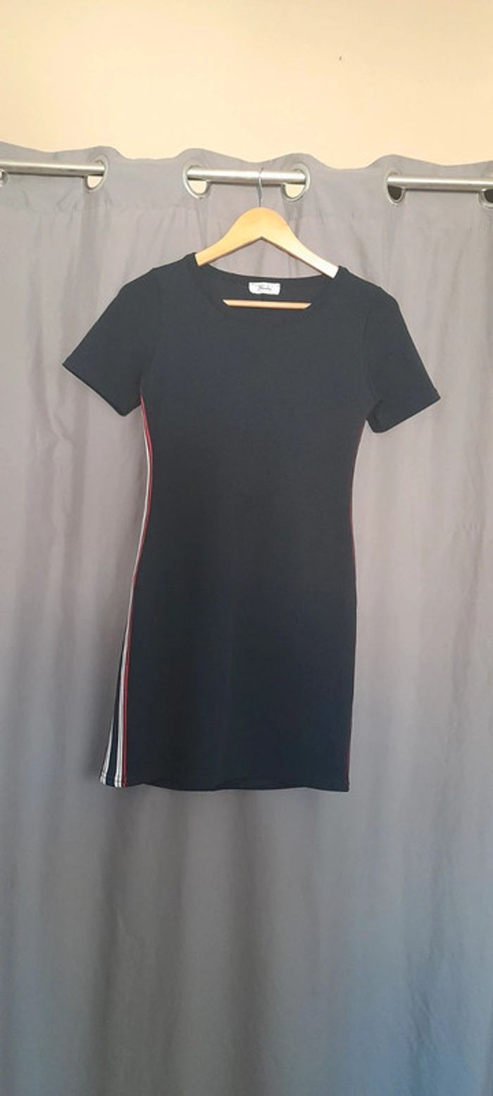 Robe avec bandes côté - photo numéro 2