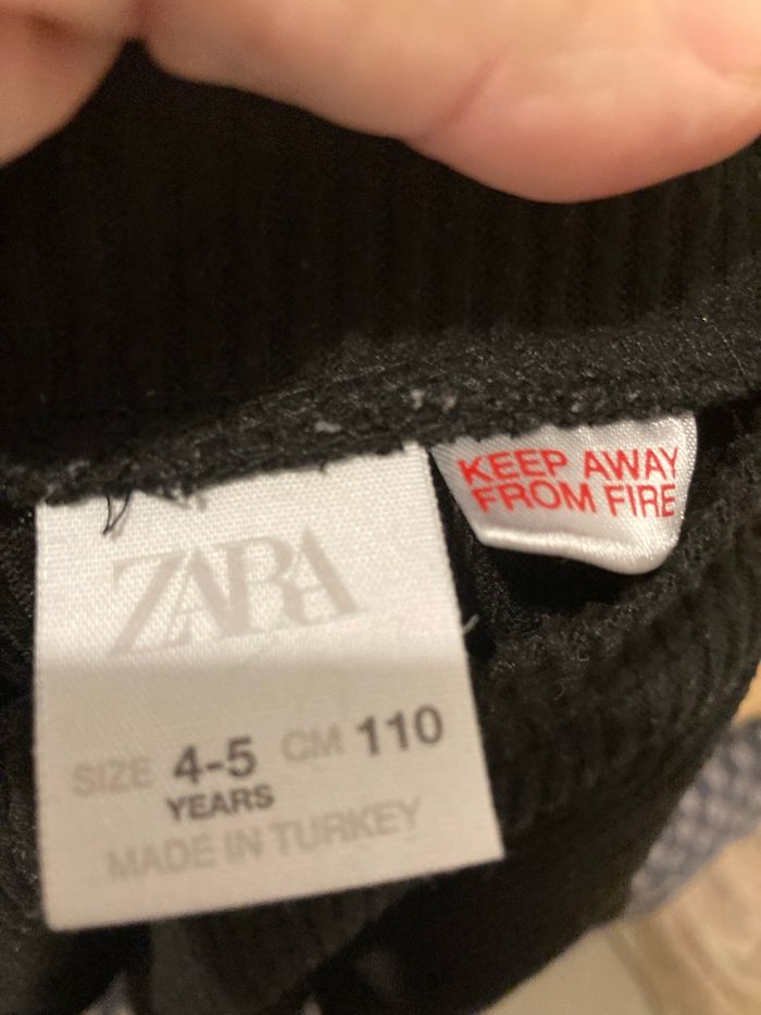 Pull côtelé noir Zara – 4/5 ans – Indispensable & chic ! - photo numéro 3
