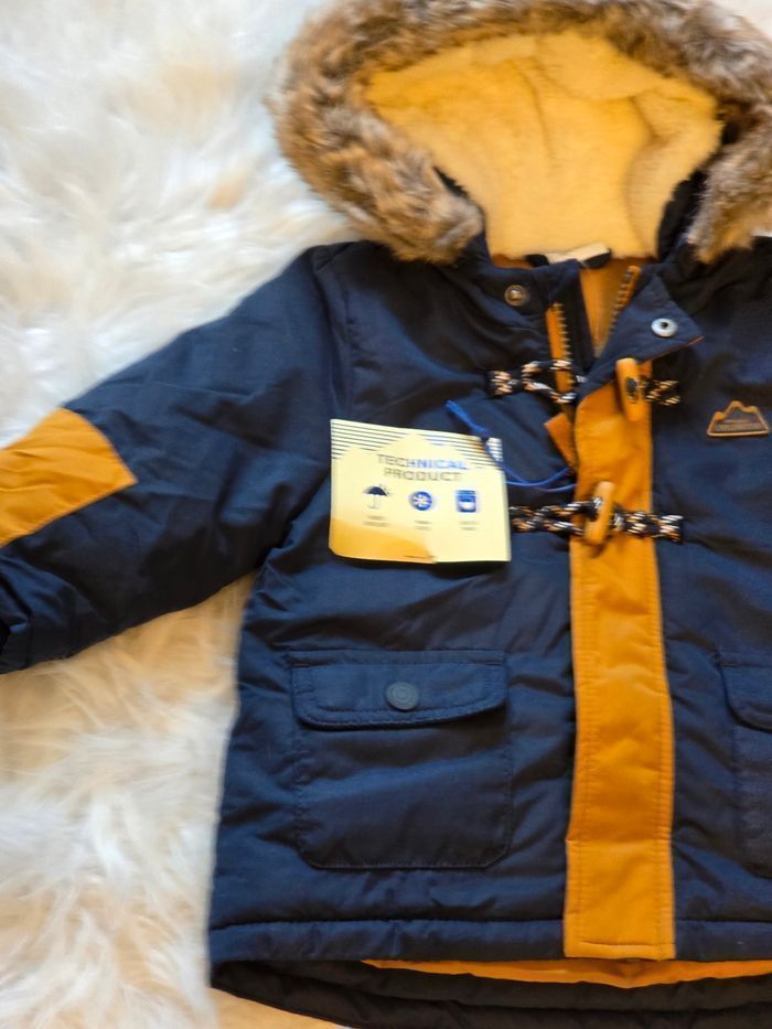NEUF (NON PORTÉ) 🏷🤩😍💙💥superbe  parka chaud /déperlant 12 MOIS garçon(fourrure amovible)💙😍🤩👌 - photo numéro 2