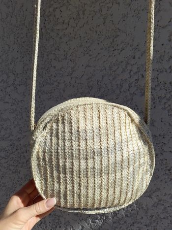 Joli sac à bandoulière coloris naturel & argenté