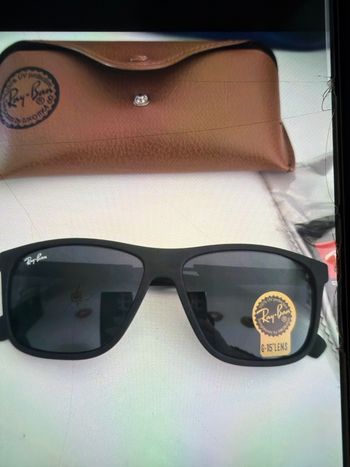 Lunette de soleil Ray ban 