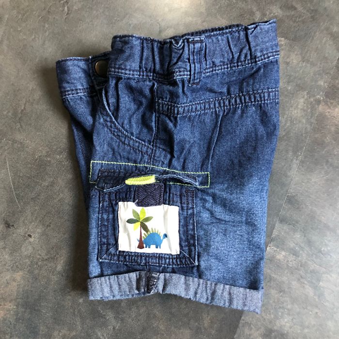 Short en jeans dinosaure 9 mois kiabi état neuf - photo numéro 3