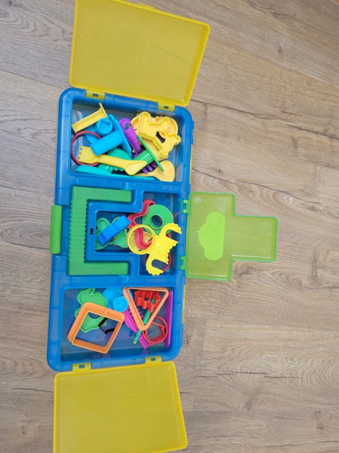 Malette accessoires pâtes à modeler et 3 ateliers clown, glacier et patissier play-doh - photo numéro 4