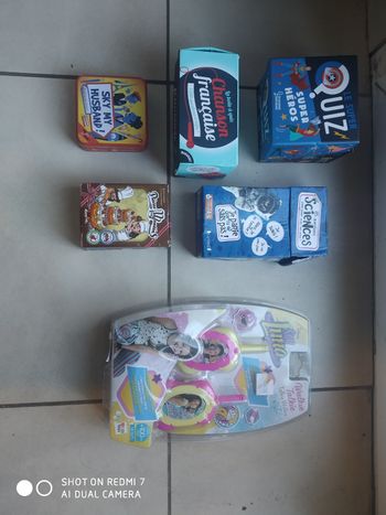 Lot de 5 jeux pour enfant + talkie walkie neuf