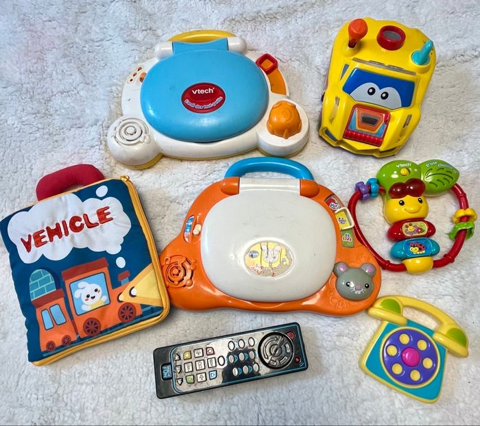 Lot jouets bébé