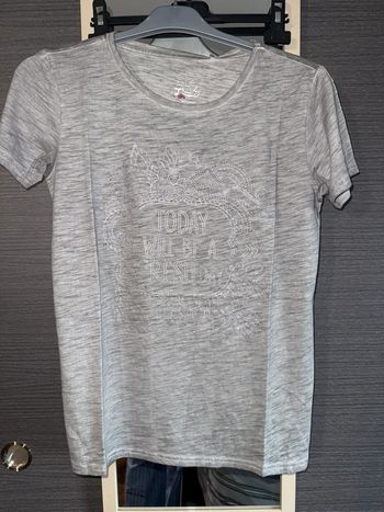 TEE shirt