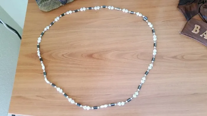 Collier/bracelet aimanté