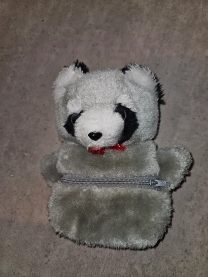 Petite peluche koala 🐨 avec compartiment portefeuille – trop mignonne !