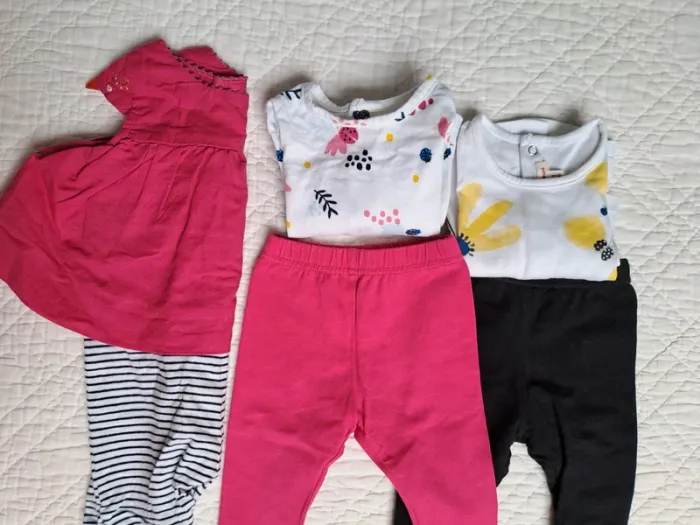3 ensembles Catimini 1 mois.
