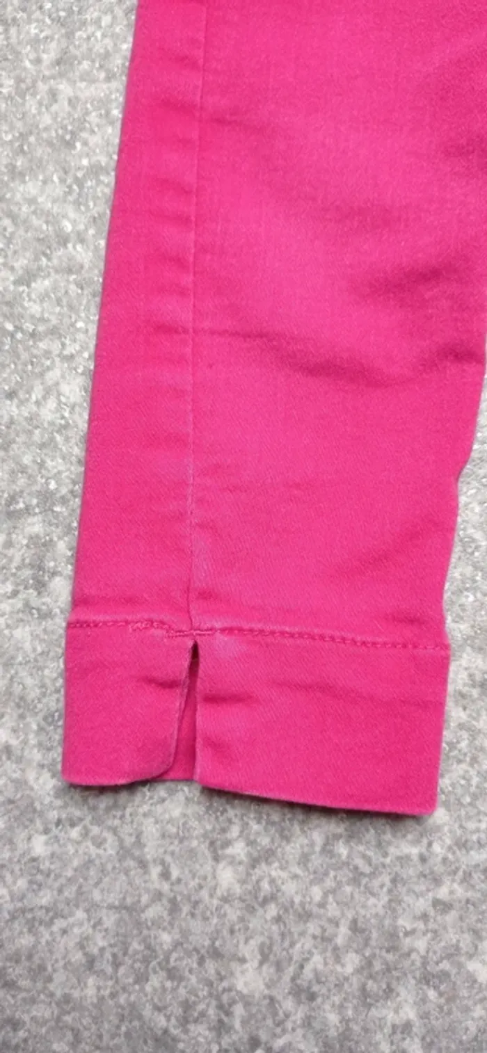 Pantacourt Sergent Major
Taille 4 ans 
Très bon état - photo numéro 2