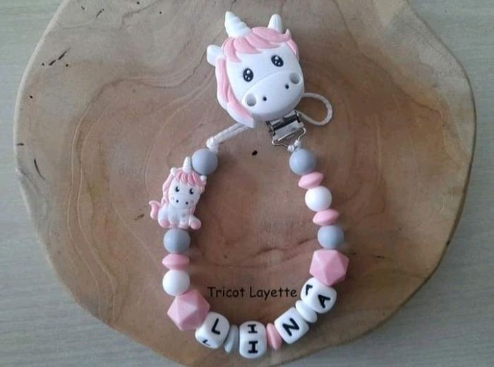 Attache tétine licorne