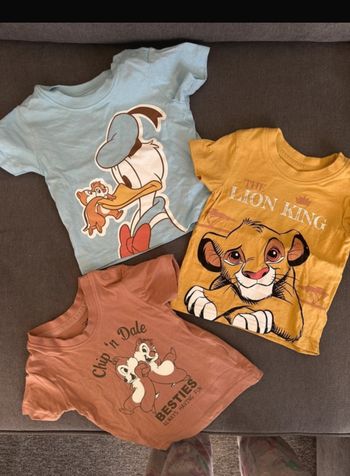Lot 3 t shirt disney