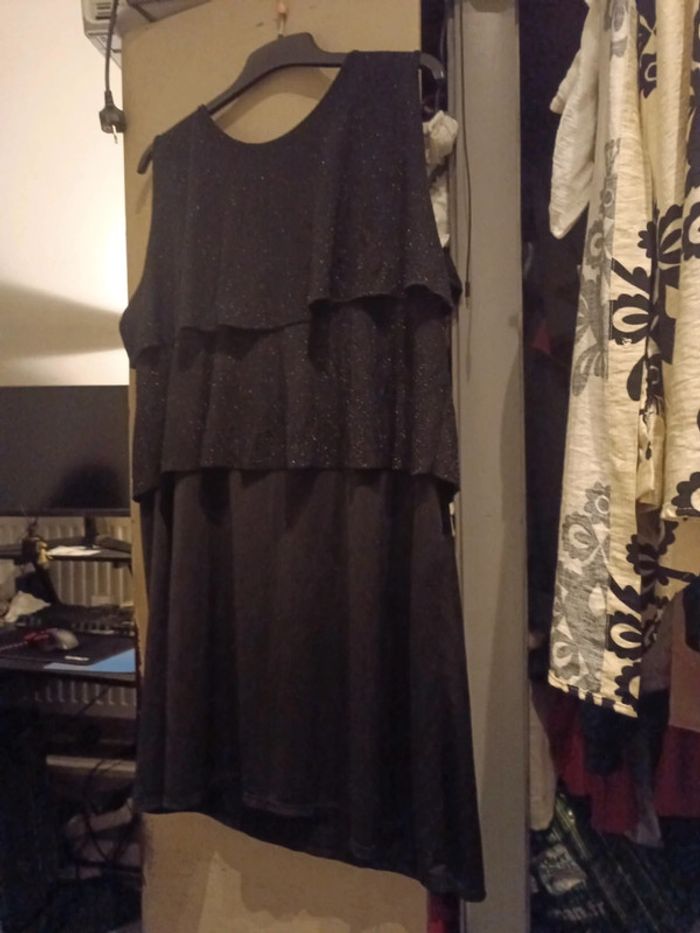 Robe noir a paillettes - photo numéro 4