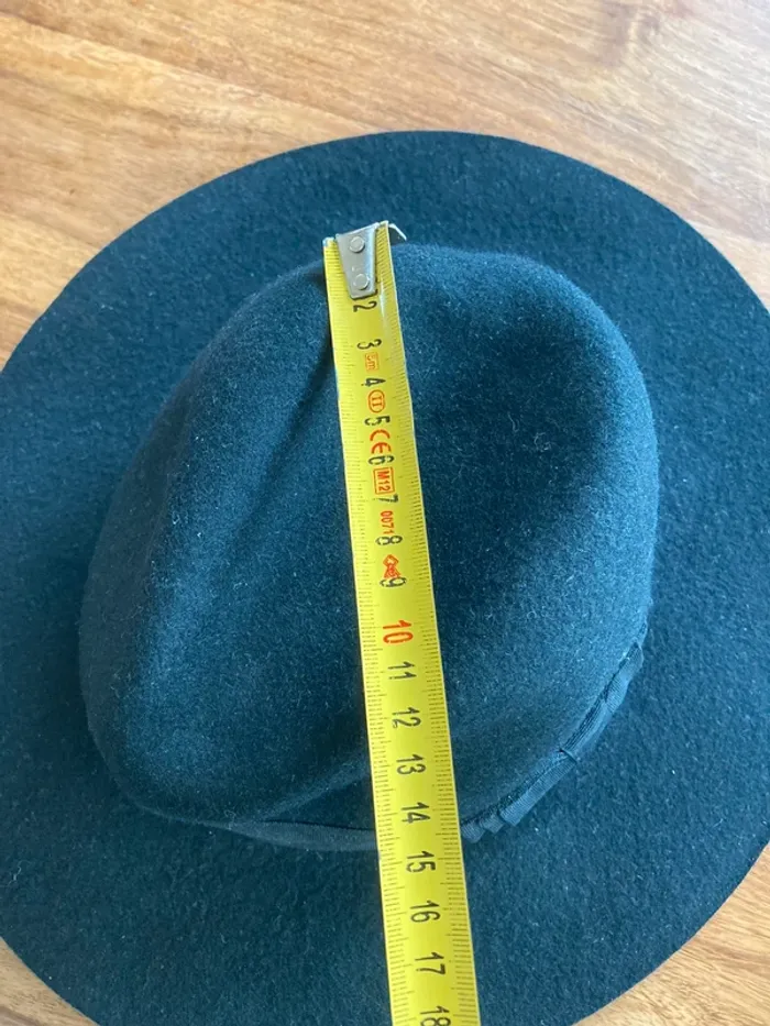 Chapeau noir en laine - photo numéro 9