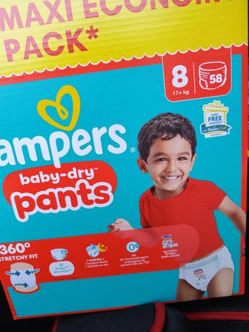 Couche Pampers taille 8  , deux Maxi packs jamais ouvert