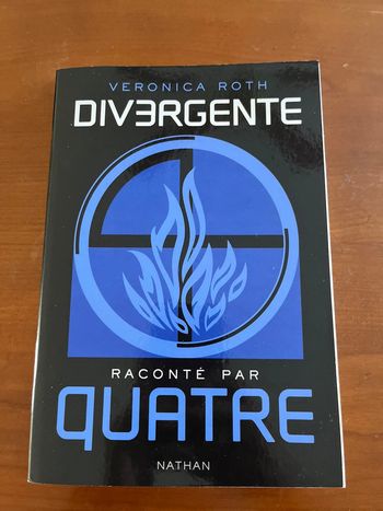 Livre Divergente raconté par quatre de Veronica Roth