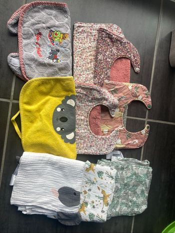 Lot de bavoir et de lange