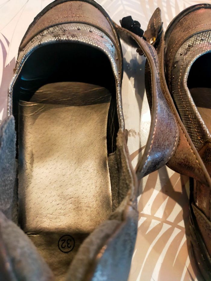 Ballerines en cuir fille T 32 lanières a velcro. - photo numéro 12