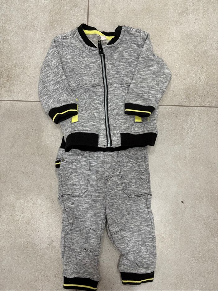 Ensemble survêtement bébé garçon marque Esprit neuf taille 9 mois