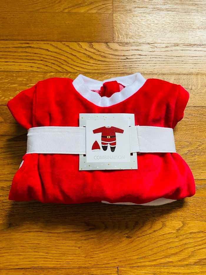 Combinaison Père Noël 24 mois - photo numéro 3