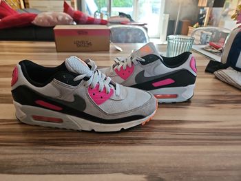 Basket air max 90 Dunkin'Donuts taille 40,5