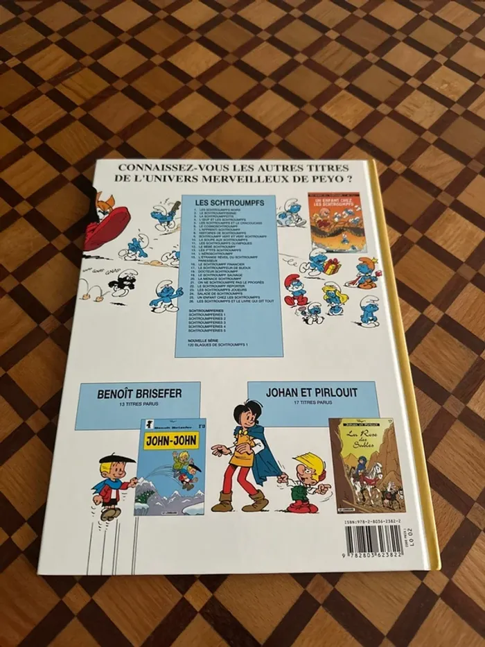 BD Les Schhtroumpfs et le Livre qui dit tout - photo numéro 2