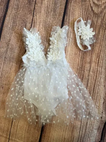 Jolie robe dentelle - 12/18 mois avec bandeau assorti