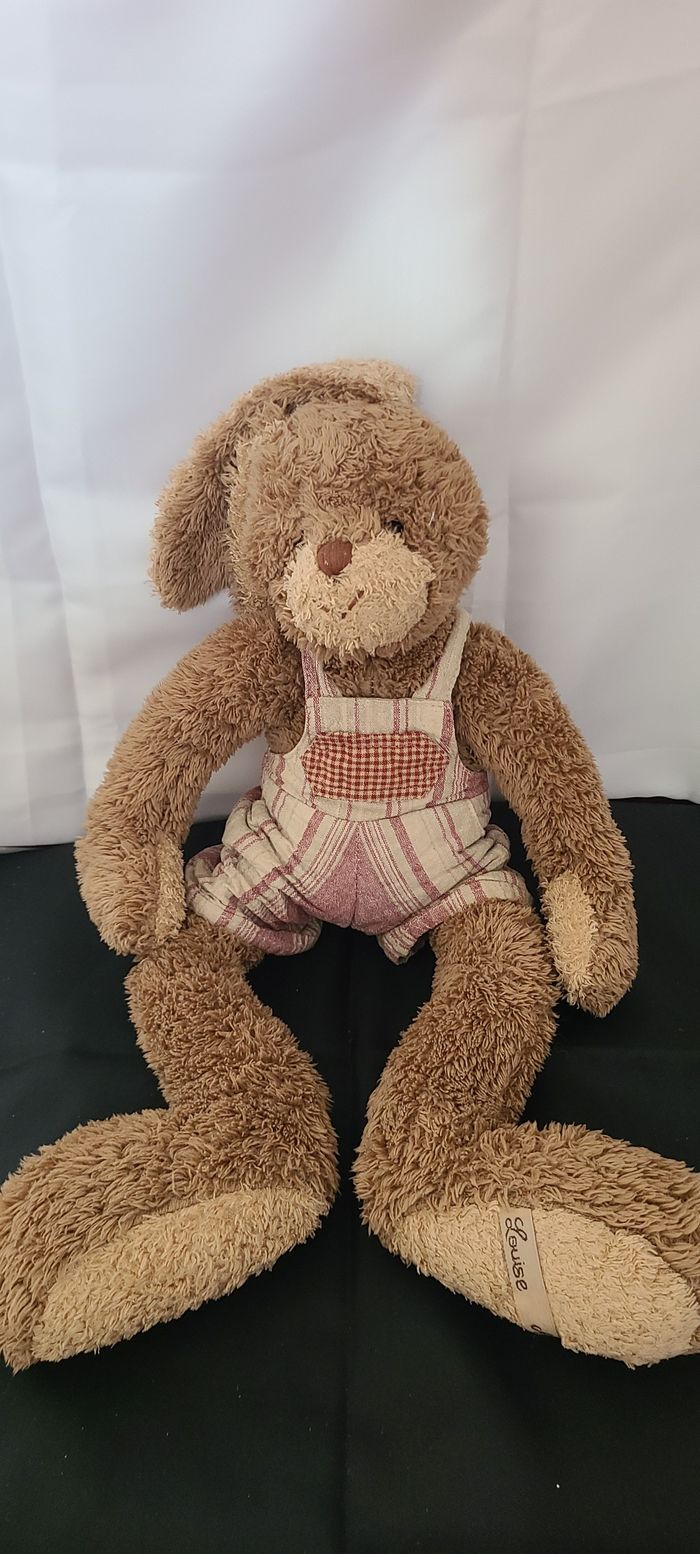 Peluche Lapin marron salopette 48 cm Louise Mansen