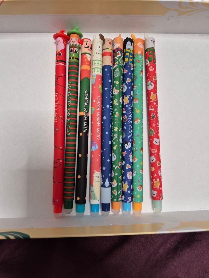 Lot de 9 stylos effaçables sur le thème de Noël