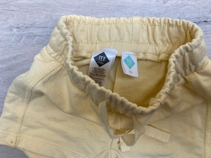 Short jaune clair - photo numéro 3