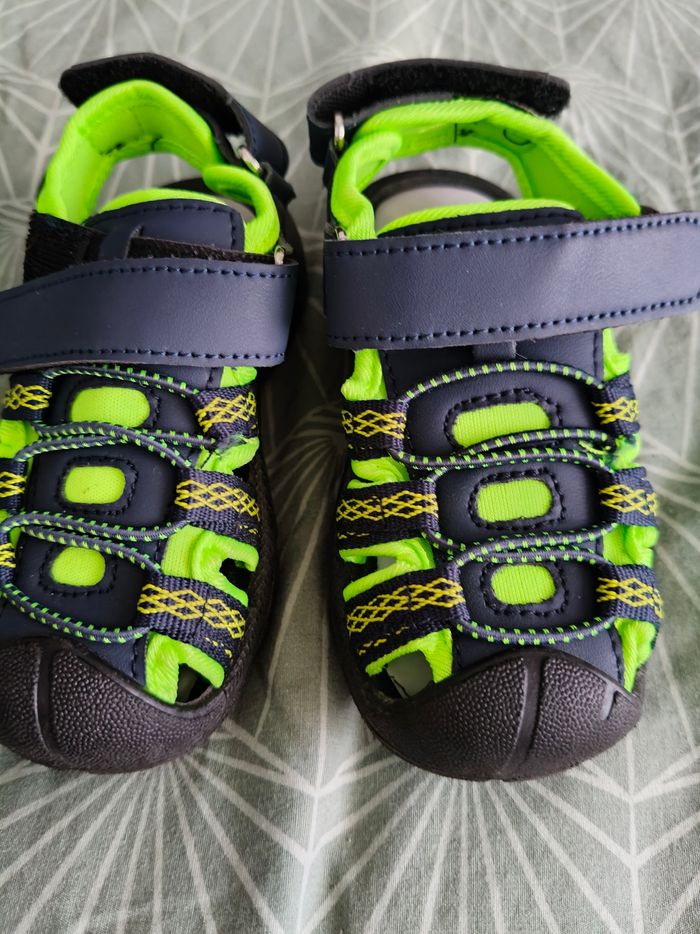 Sandales scratchs 25 bleues et vertes neuves