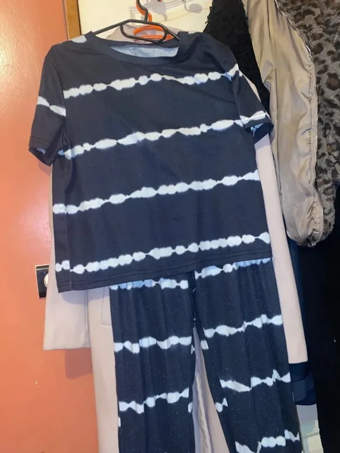 Ensemble pygama t shirt et pantalon