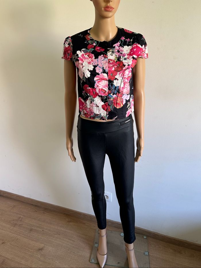 Blouse noire et fleurie à manches courtes Morgan taille 36 TBE - photo numéro 3