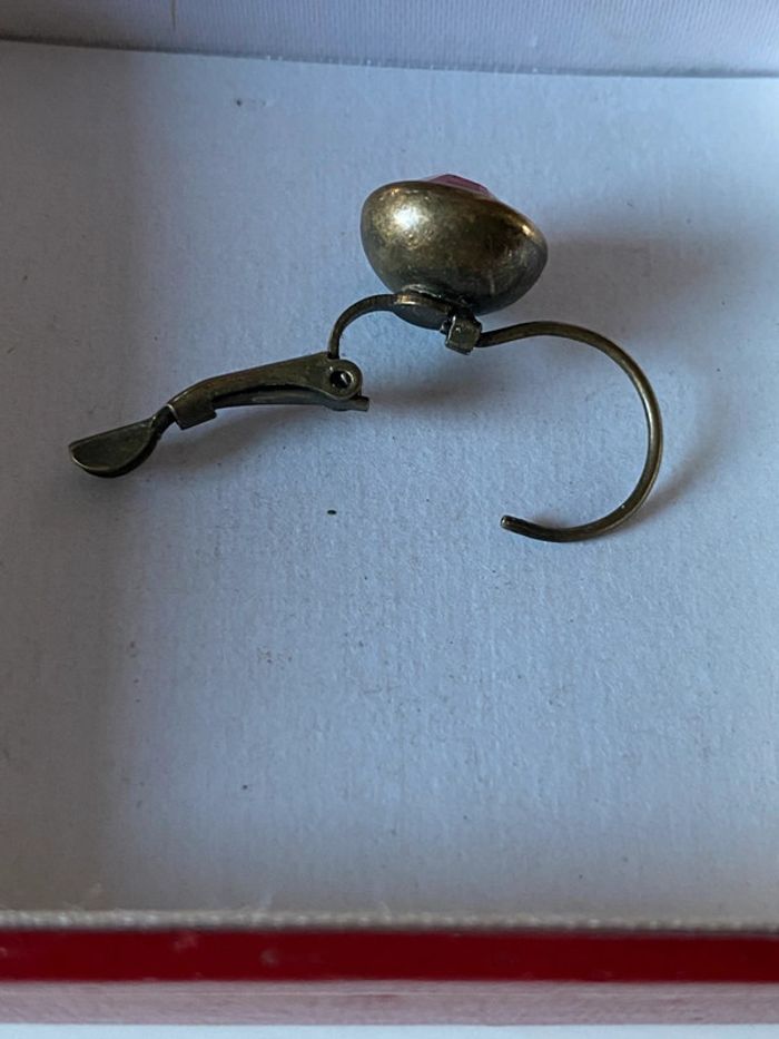 Une boucle d’oreille vintage - photo numéro 5